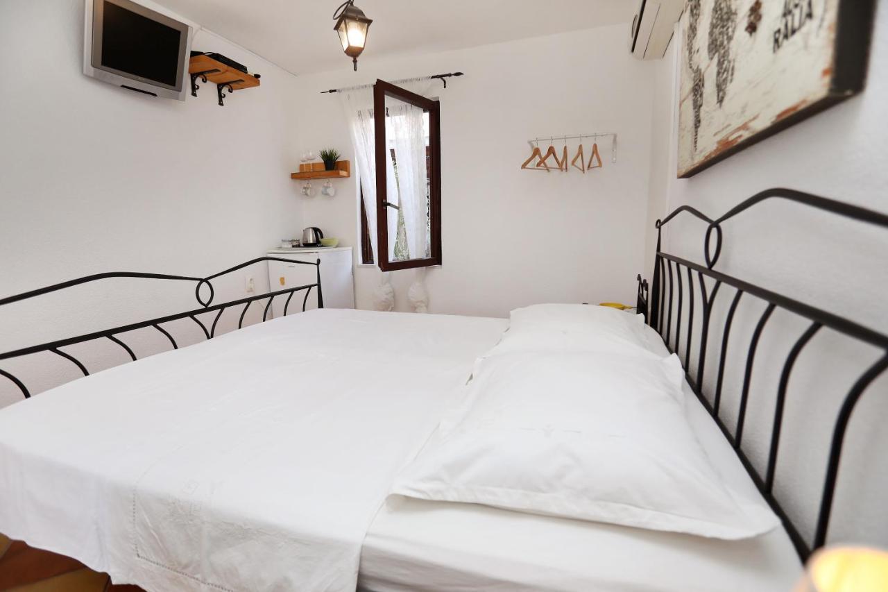 Guesthouse Kate Trogir Exterior foto